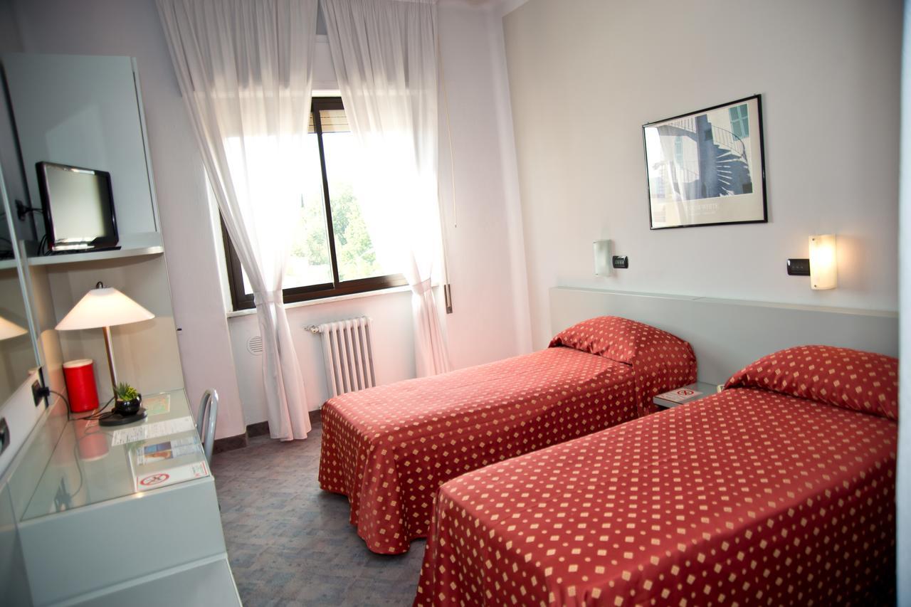 Hotel Milano Пистоя Екстериор снимка